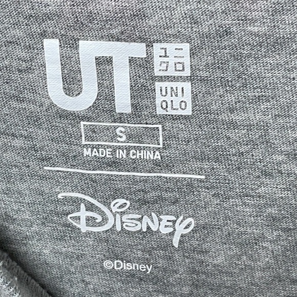 Uniglo Disney 7 Dwarves Shirt!  5 on the front 2 On the back! - Picture 3 of 6
